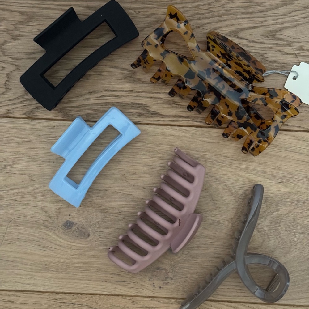 Bundle of 5 hair clips